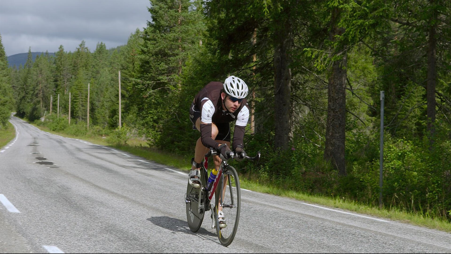 开云在线直播-电竞产业与科技产业的结合：虚拟现实与人工智能，电竞产业的发展好与坏
